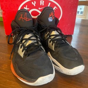 Men’s Basketball Shoes- Kyrie Infinity